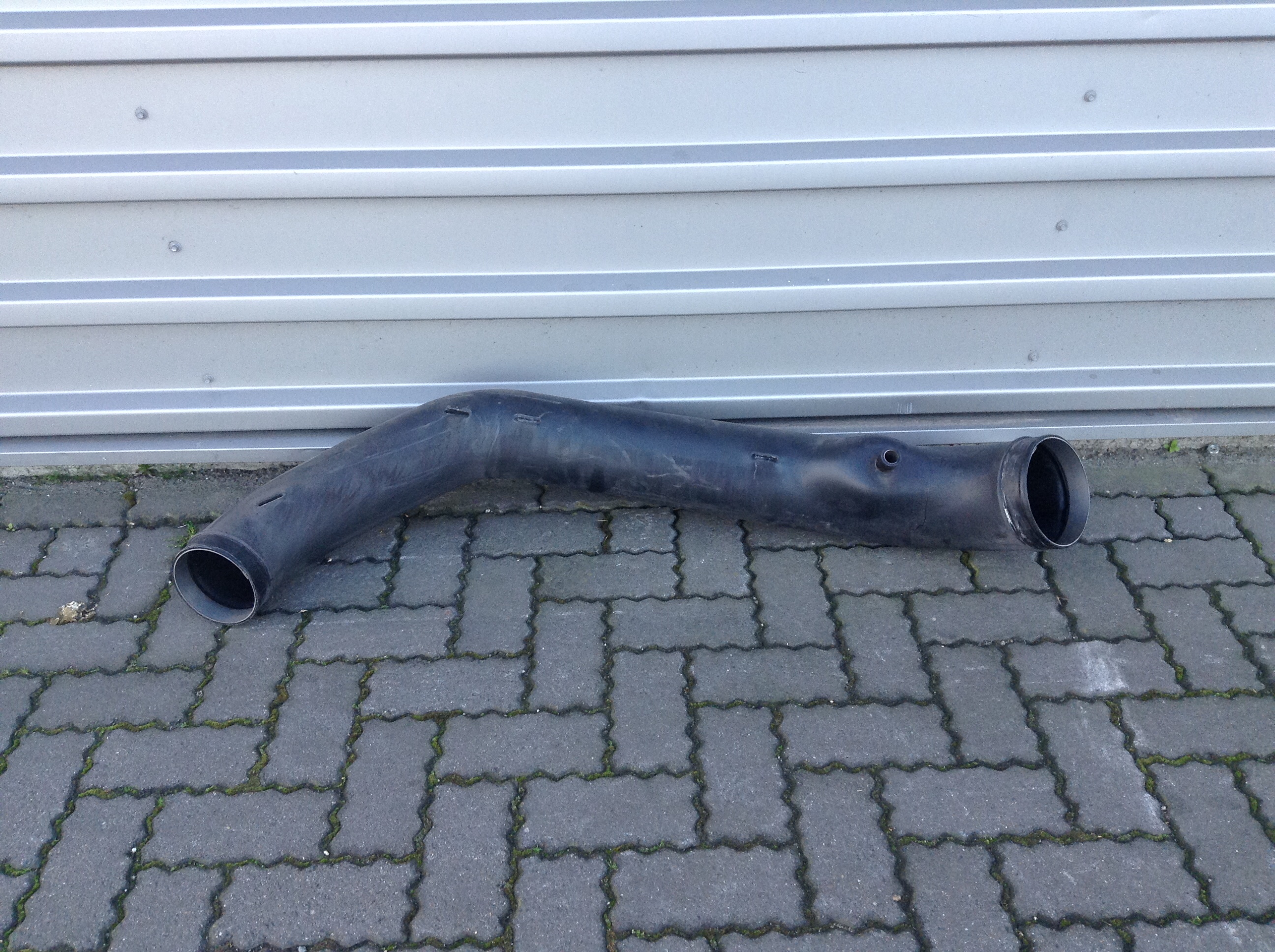 Auxiliary tube Volvo 20551487