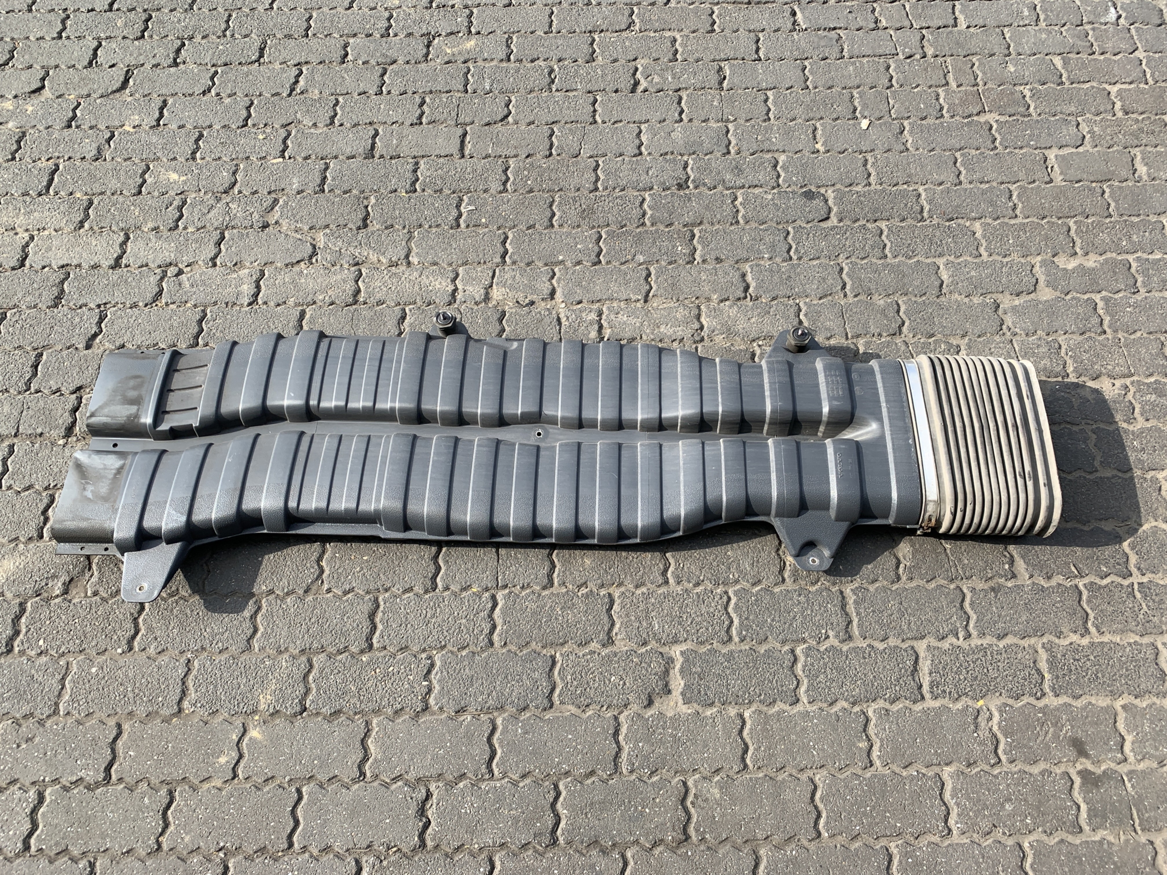 Воздухозаборник Volvo 8149274 Воздухозаборник Volvo 8149274