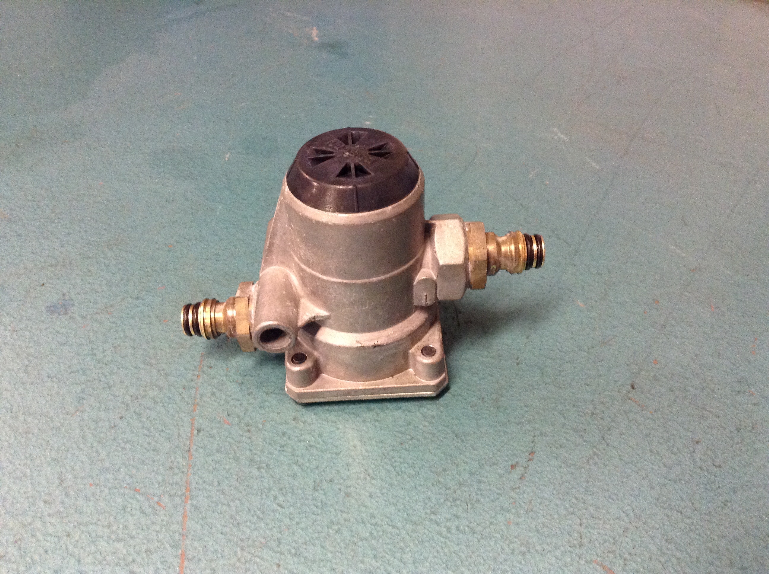 Steuerventil Renault 7421076527 Steuerventil Renault 7421076527