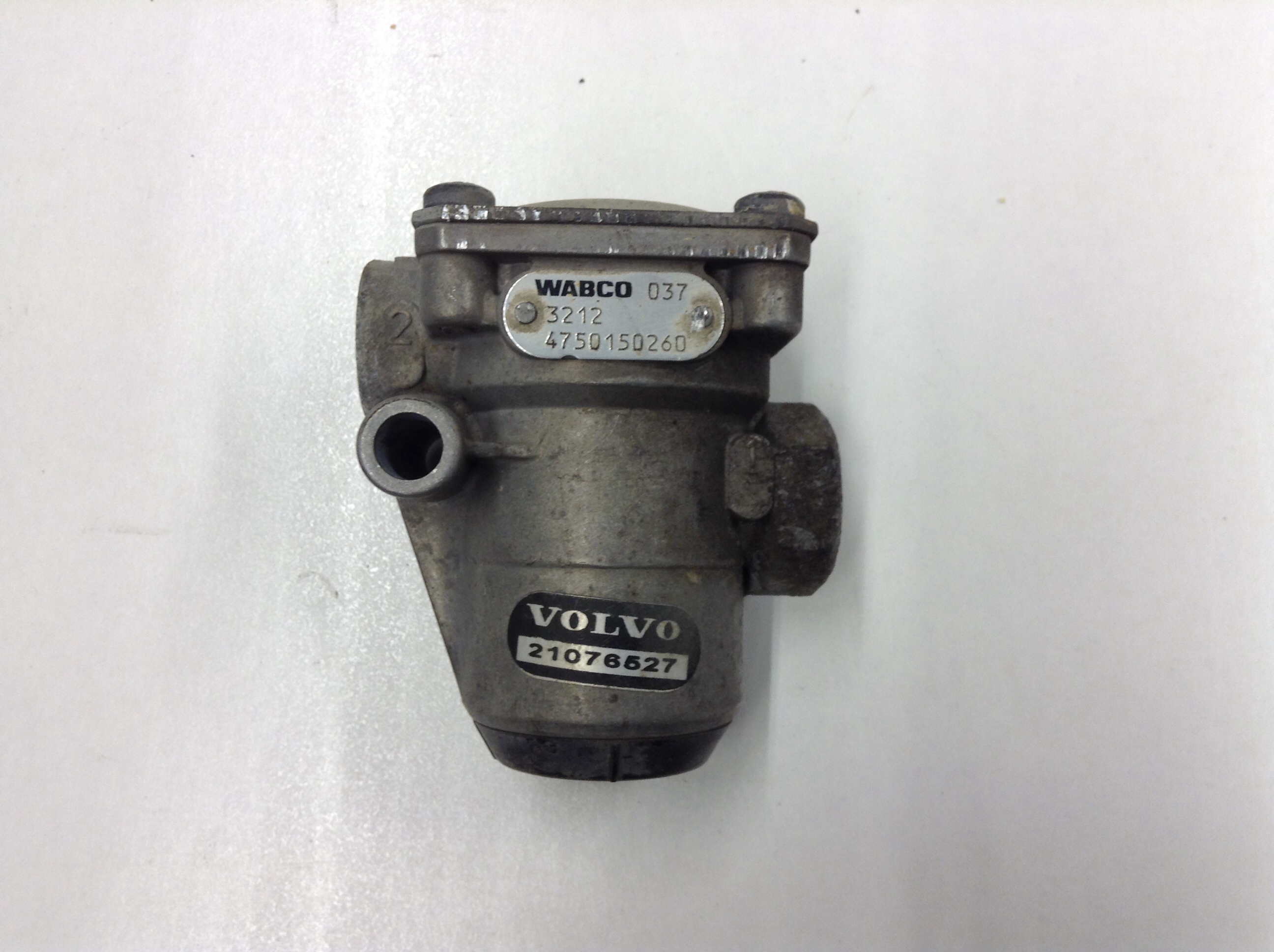 Control valve Volvo 21076527
