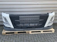 Parachoque Volvo FM5 84407376 Parachoque Volvo FM5 84407376