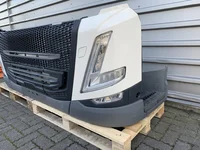 Parachoque Volvo FM5 84407376 Parachoque Volvo FM5 84407376