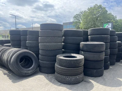 Export truck tyres mix Export Vrachtwagenbanden mix Export truck tyres mix Export Vrachtwagenbanden mix