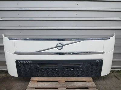 Front cover Volvo 82219161 Front cover Volvo 82219161
