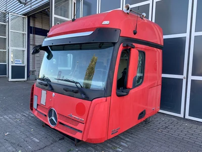 Mercedes Actros MP4 BigSpace L-cab L2H3 A 000 600 01 01