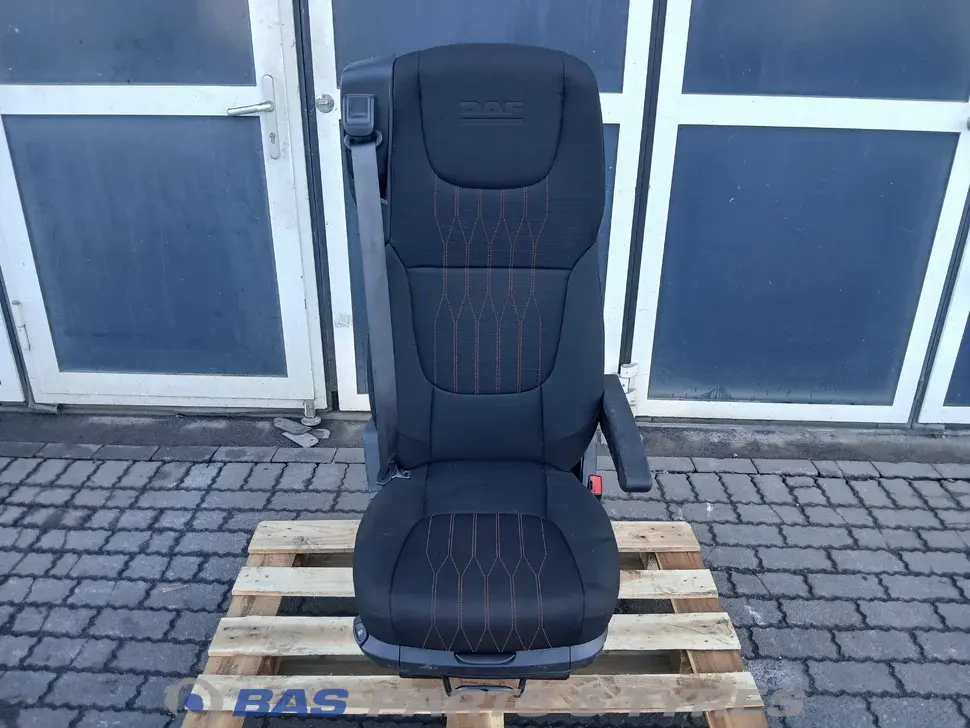Scaunul pasagerului DAF 2104716 Scaunul pasagerului DAF 2104716