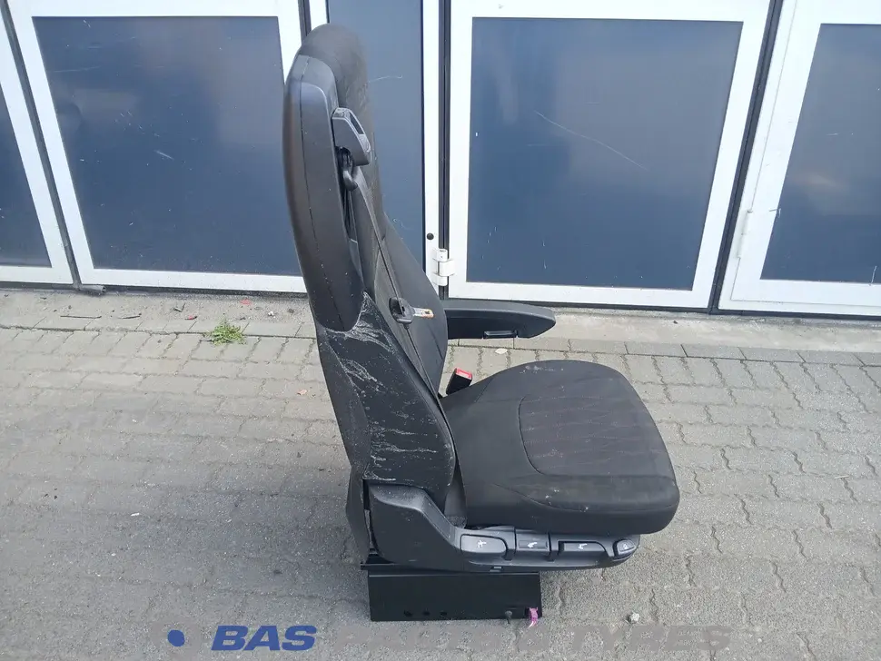 Scaunul pasagerului DAF 2104716 Scaunul pasagerului DAF 2104716