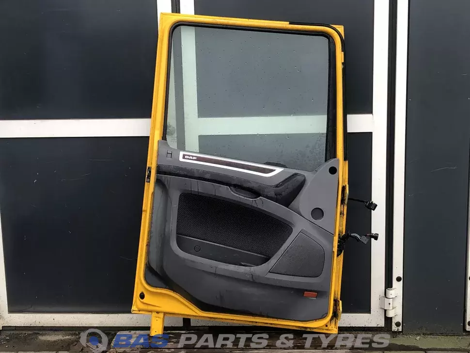 Porteiro Esquerdo DAF XF106 1881862 Porteiro Esquerdo DAF XF106 1881862