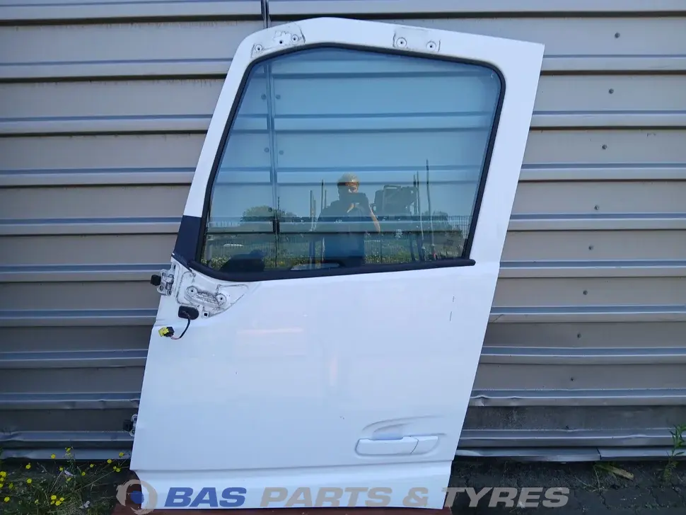 Porteiro Esquerdo Volvo FH4 82183078 Porteiro Esquerdo Volvo FH4 82183078