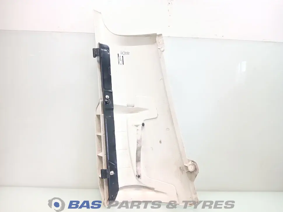 Cornière de cabine DAF XF106 1835709 Cornière de cabine DAF XF106 1835709