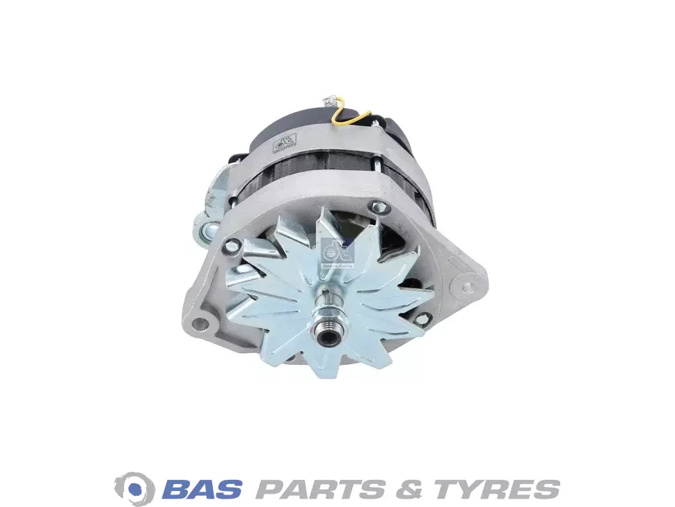 Wechselstromgenerator DT Spare Parts 5DR004246-651 Wechselstromgenerator DT Spare Parts 5DR004246-651