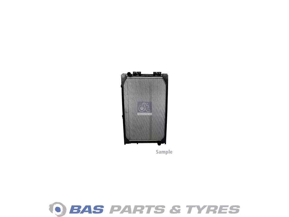 Kühler DT Spare Parts 81061016422