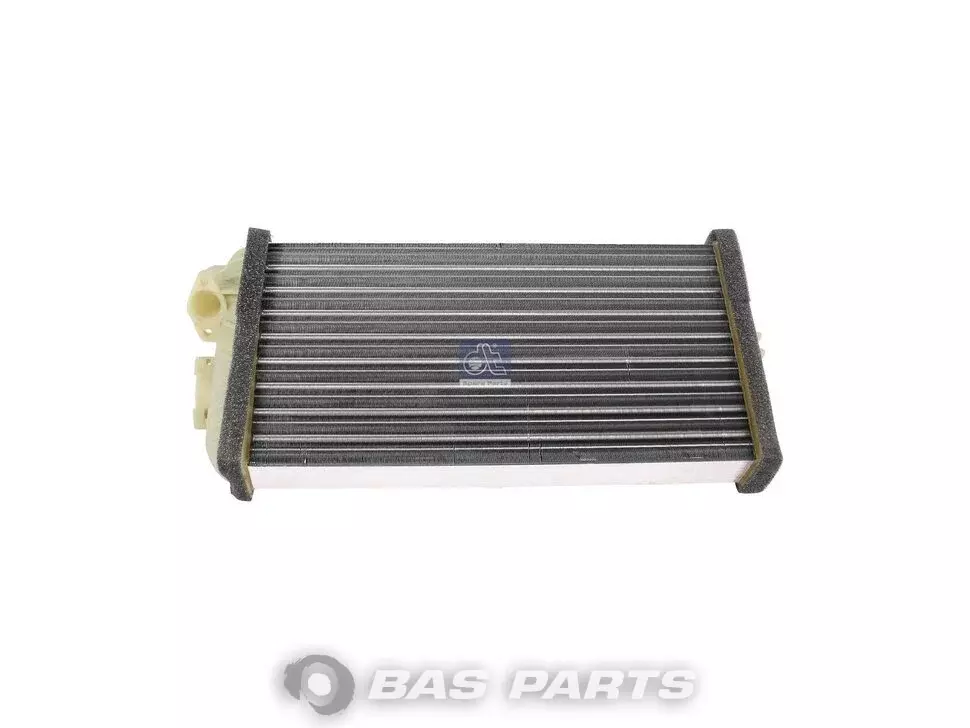 Топлообменник DT Spare Parts 0028352401