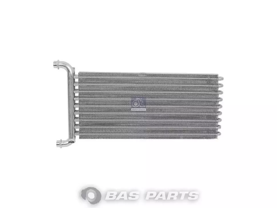 Топлообменник DT Spare Parts 0038358901