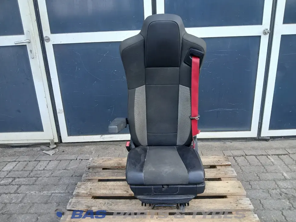 Asiento del conductor Renault 7421876207 Asiento del conductor Renault 7421876207