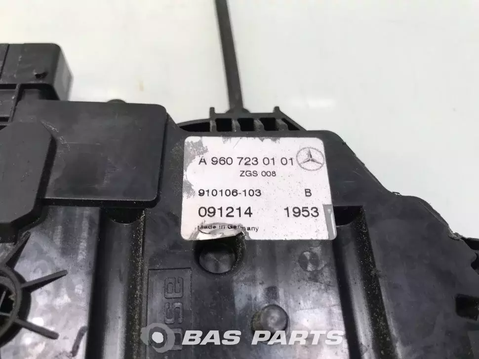 Door lock Mercedes A 960 723 01 01 Door lock Mercedes A 960 723 01 01