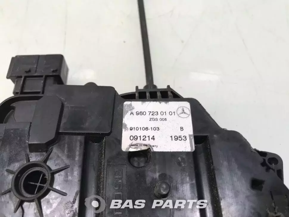 Door lock Mercedes A 960 723 01 01 Door lock Mercedes A 960 723 01 01
