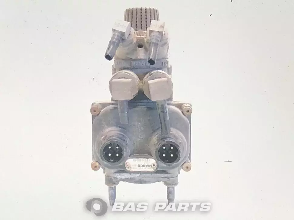 Valve de frein à pied Mercedes A 003 431 95 06 Valve de frein à pied Mercedes A 003 431 95 06