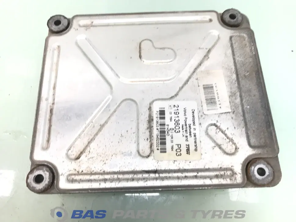 Engine management ECU Renault 7422572576 Engine management ECU Renault 7422572576