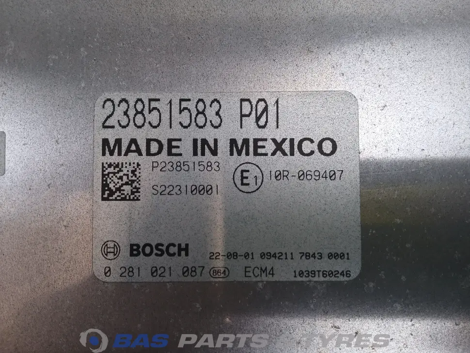 Engine management ECU Volvo 23851801 Engine management ECU Volvo 23851801