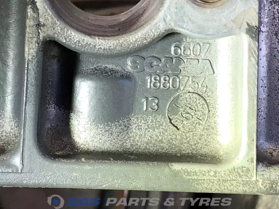 Крышка клапанов Scania 1779107 Крышка клапанов Scania 1779107