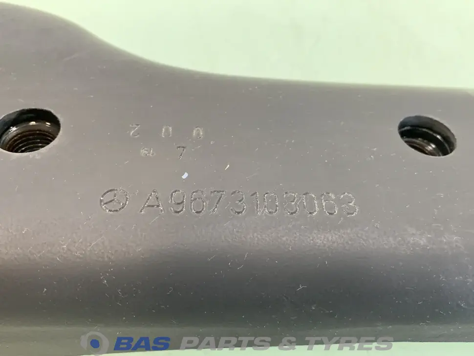 Support de cabine Mercedes A 967 310 30 63 Support de cabine Mercedes A 967 310 30 63