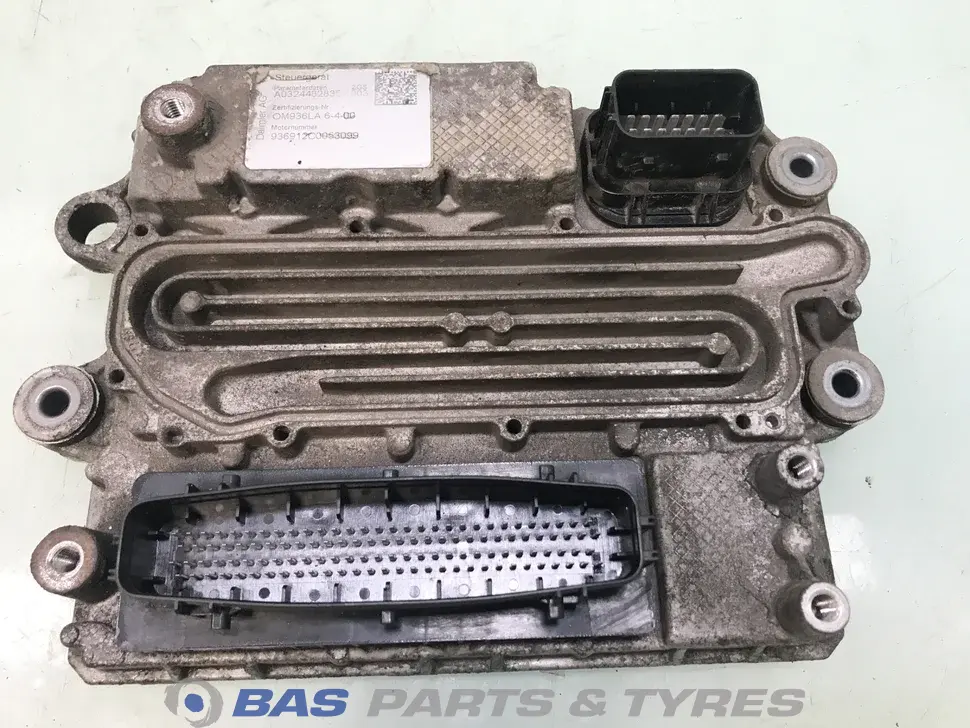 Engine ECU Mercedes A 001 446 36 35 Engine ECU Mercedes A 001 446 36 35