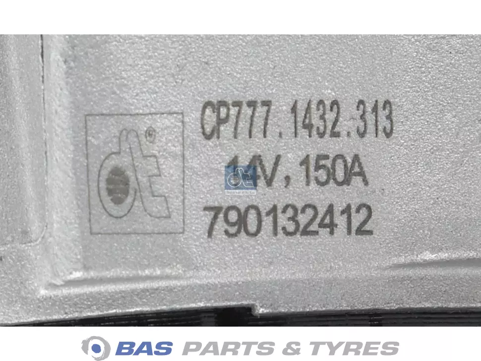 Wechselstromgenerator DT Spare Parts 5802217842 Wechselstromgenerator DT Spare Parts 5802217842