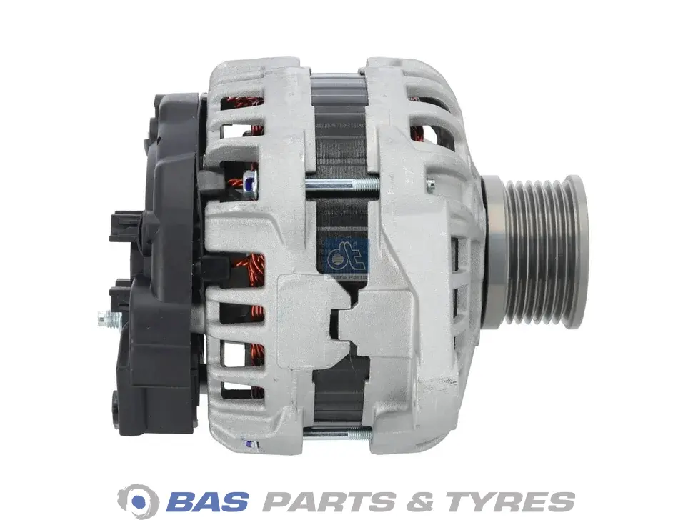 Wechselstromgenerator DT Spare Parts 5802217842 Wechselstromgenerator DT Spare Parts 5802217842