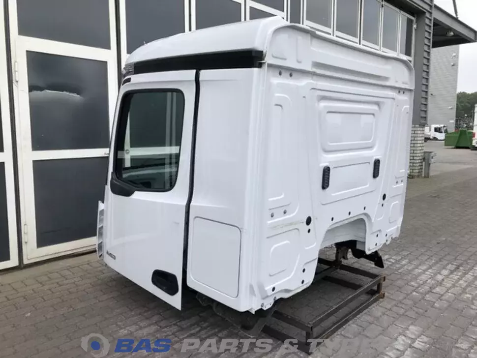 Mercedes Actros MP4 ClassicSpace M-cab L1EH1 A 960 610 07 17 Mercedes Actros MP4 ClassicSpace M-cab L1EH1 A 960 610 07 17