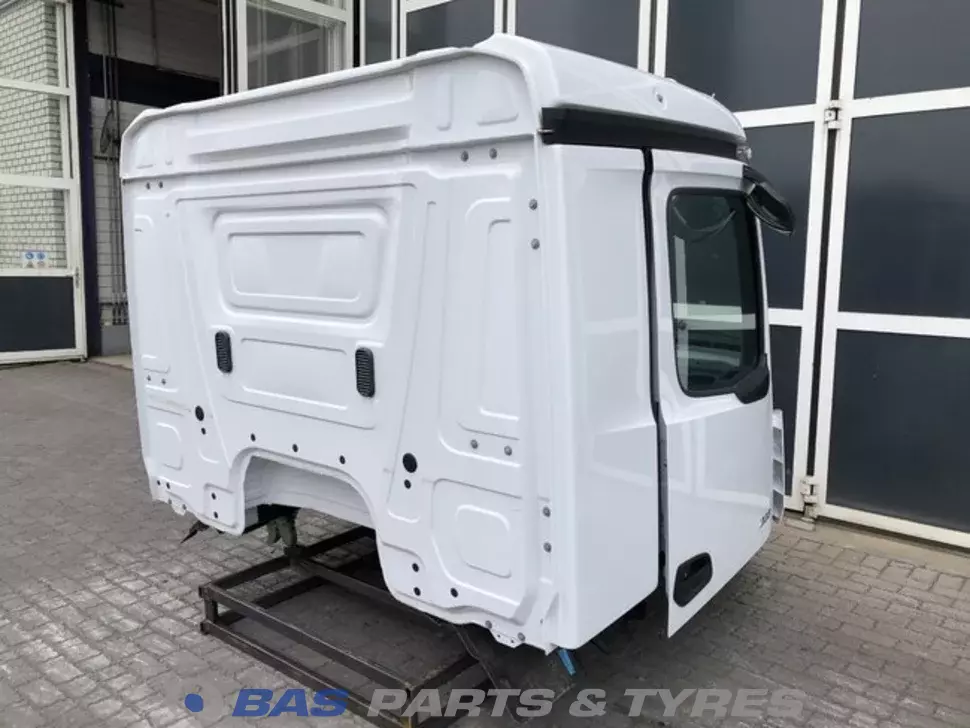 Mercedes Actros MP4 ClassicSpace M-cab L1EH1 A 960 610 07 17 Mercedes Actros MP4 ClassicSpace M-cab L1EH1 A 960 610 07 17
