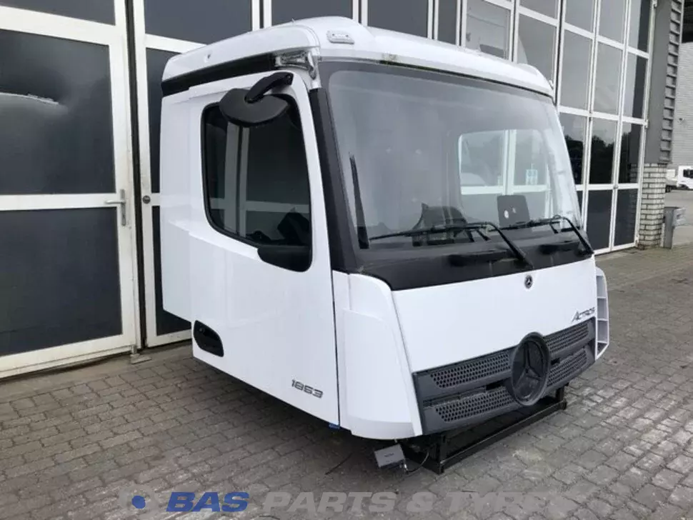 Mercedes Actros MP4 ClassicSpace M-cab L1EH1 A 960 610 07 17 Mercedes Actros MP4 ClassicSpace M-cab L1EH1 A 960 610 07 17