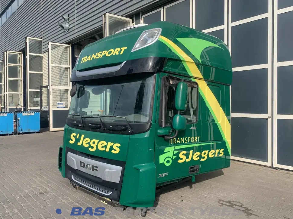 DAF XF106 Super Space Cab L2H3 2032405 DAF XF106 Super Space Cab L2H3 2032405