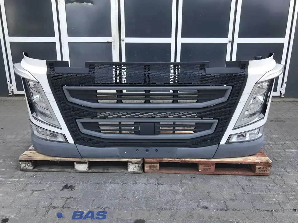 Bumper Volvo FH4 21221133 | BAS Parts & Tyres