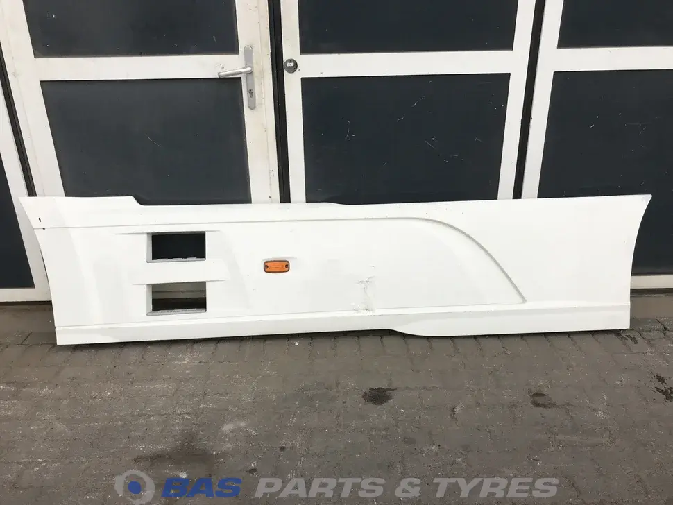 Saias lateral DAF XF106 2123054 Saias lateral DAF XF106 2123054