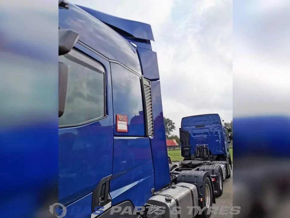Spoiler-Kit Renault T-Serie Sleeper Cab L2H2 7482643316 Spoiler-Kit Renault T-Serie Sleeper Cab L2H2 7482643316