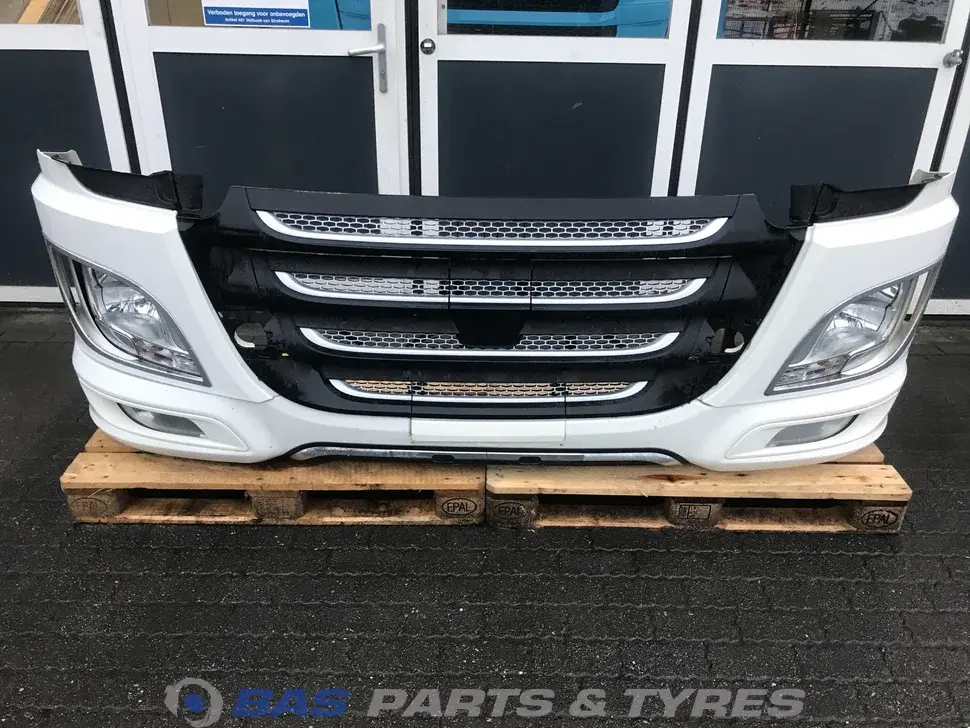 Parachoques DAF XF106 2048272 Parachoques DAF XF106 2048272