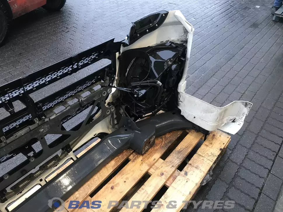 Parachoques DAF XF106 2048272 Parachoques DAF XF106 2048272