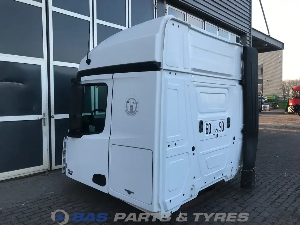 Mercedes Actros MP4 StreamSpace L-cab L2H2 A 000 600 01 01 Mercedes Actros MP4 StreamSpace L-cab L2H2 A 000 600 01 01