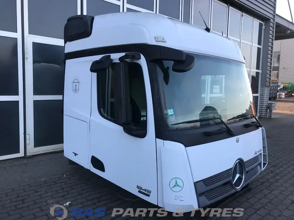 Mercedes Actros MP4 StreamSpace L-cab L2H2 A 000 600 01 01 Mercedes Actros MP4 StreamSpace L-cab L2H2 A 000 600 01 01