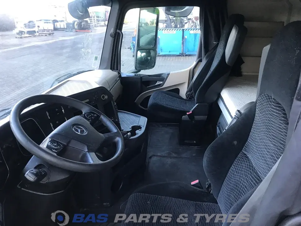 Mercedes Actros MP4 StreamSpace L-cab L2H2 A 000 600 01 01 Mercedes Actros MP4 StreamSpace L-cab L2H2 A 000 600 01 01
