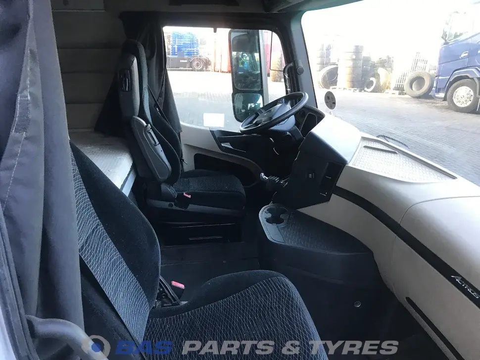 Mercedes Actros MP4 StreamSpace L-cab L2H2 A 000 600 01 01 Mercedes Actros MP4 StreamSpace L-cab L2H2 A 000 600 01 01